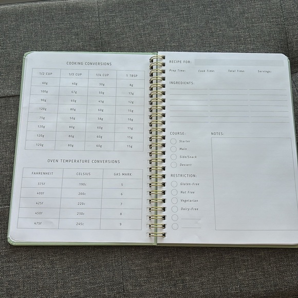 ZICOTO Amazon Aesthetic Blank Recipe Book // Sage Green - Picture 10 of 11